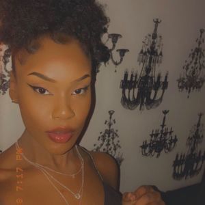 Meet your Posher, Amina